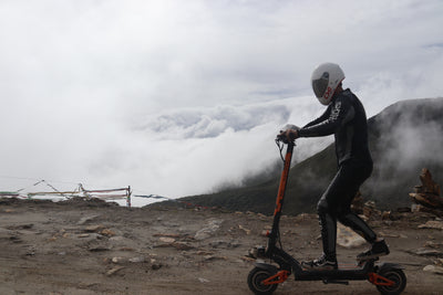 Découvrez la puissance et la polyvalence du scooter tout-terrain KuKirin G3 Pro